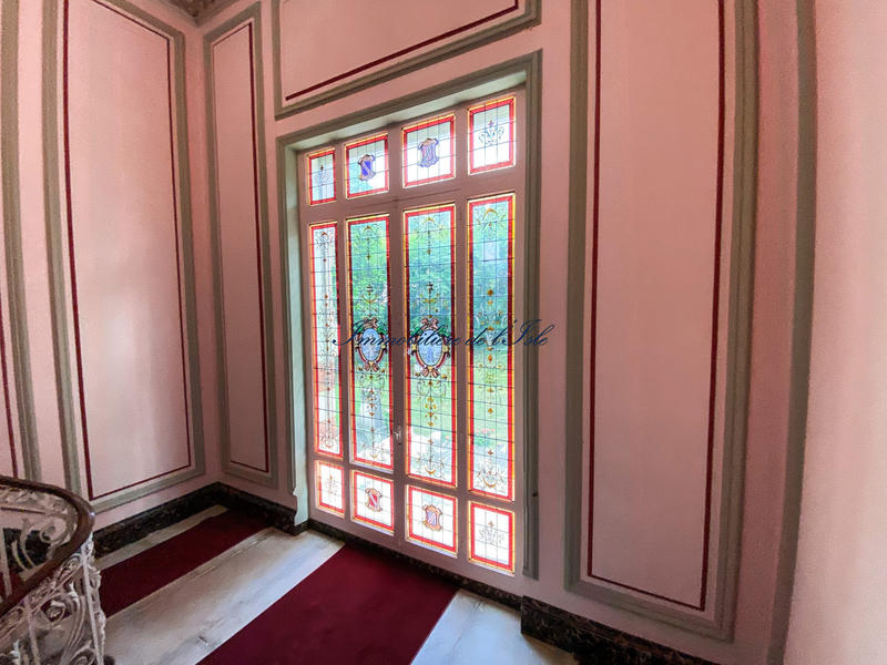 Maison - 440 m² - 14 pièces