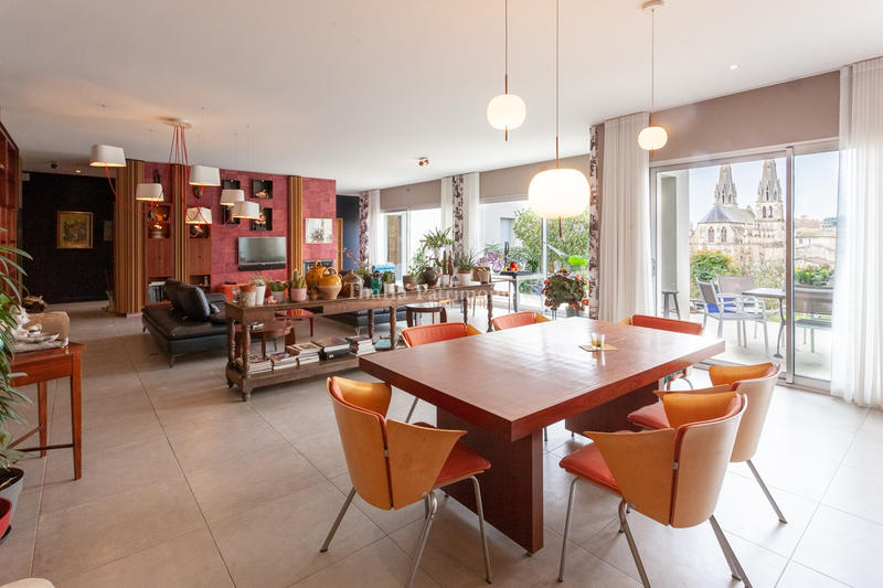 Maison - 220 m² - 7 pièces