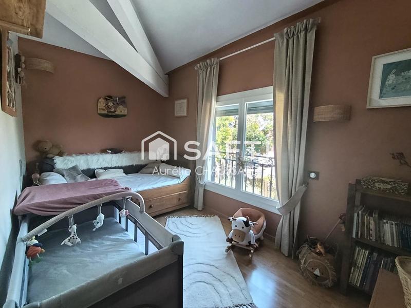 Maison - 220 m² - 7 pièces