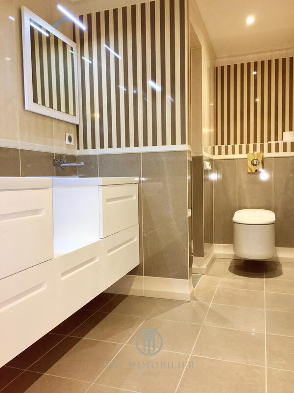 Maison - 235 m² - 6 pièces