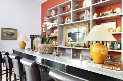 Maison - 1 745 m² - 50 pièces