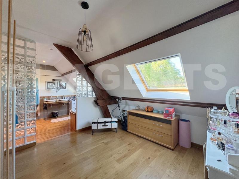 Maison - 243 m² - 8 pièces