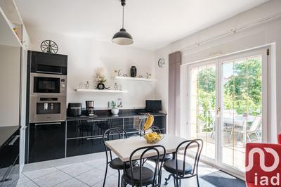 Maison - 246 m² - 9 pièces