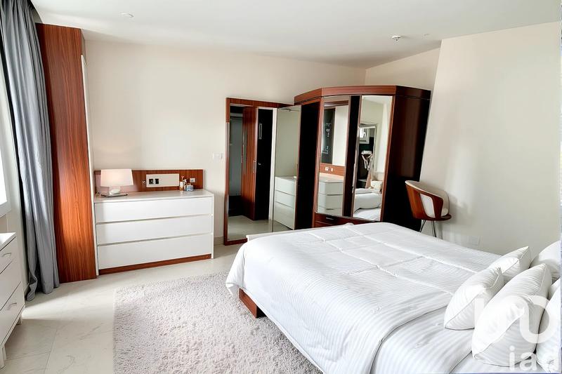 Maison - 255 m² - 8 pièces