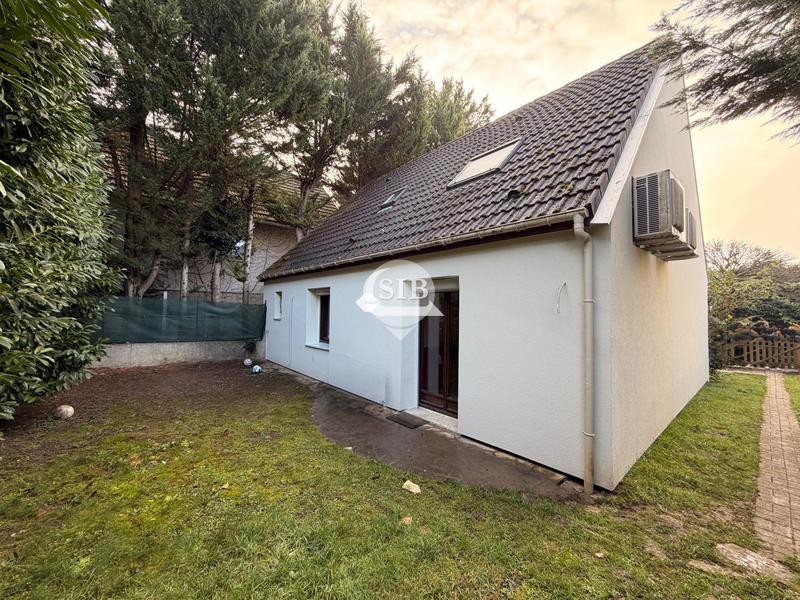 Maison traditionnelle - 93 m² - 4 pièces