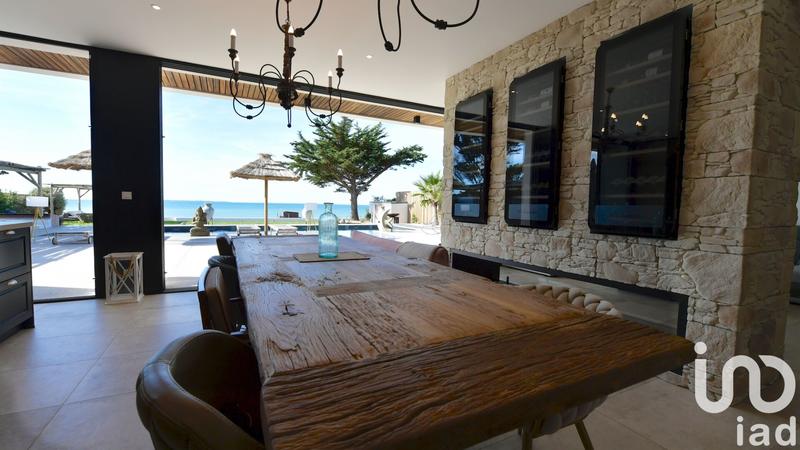 Maison - 240 m² - 7 pièces