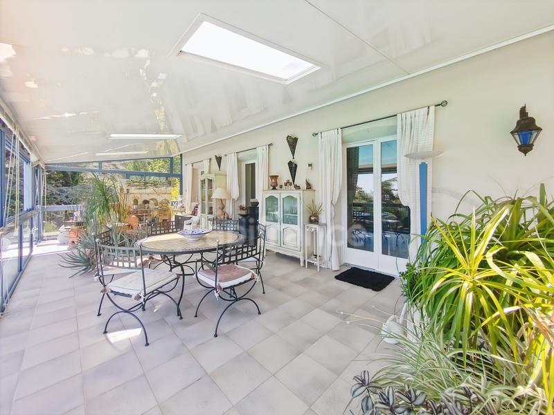 Maison - 250 m² - 8 pièces