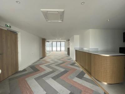 Bureau - 143 m² - 1 pièce