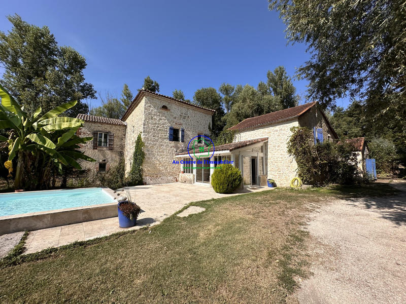 Maison - 322 m² - 10 pièces