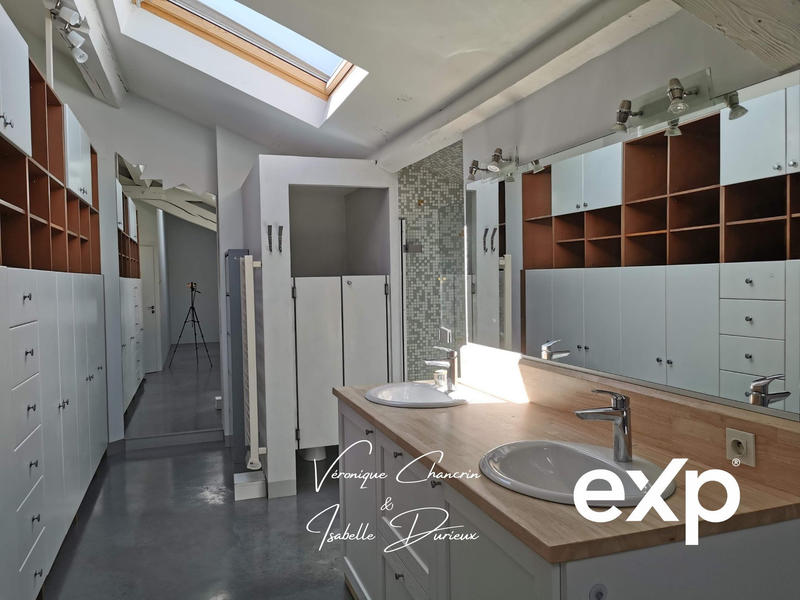 Loft - 181 m² - 5 pièces