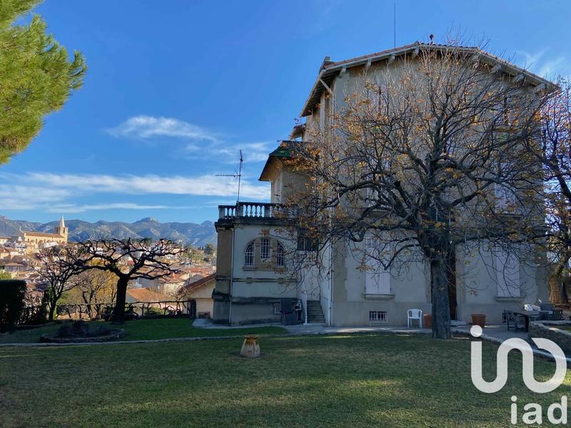 Maison - 210 m² - 11 pièces