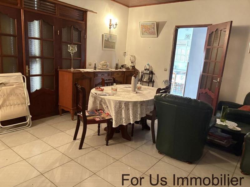 Maison - 215 m² - 7 pièces