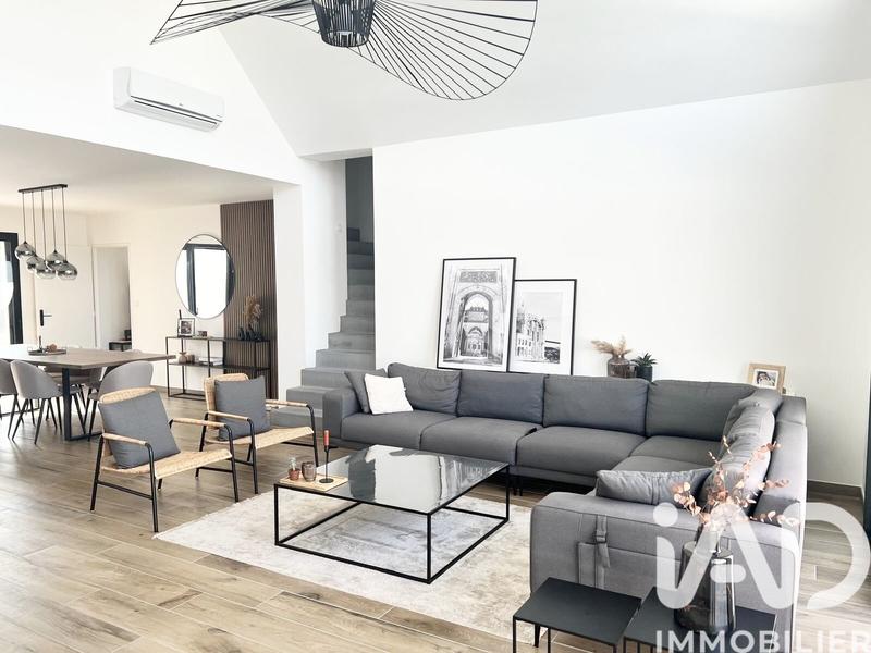 Maison - 187 m² - 9 pièces