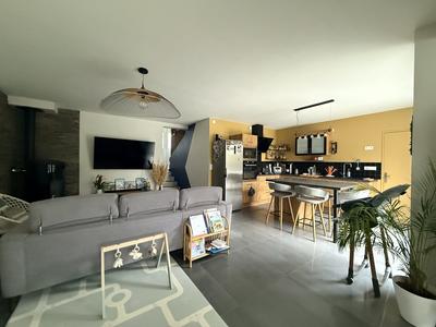 Maison traditionnelle - 118 m² - 8 pièces