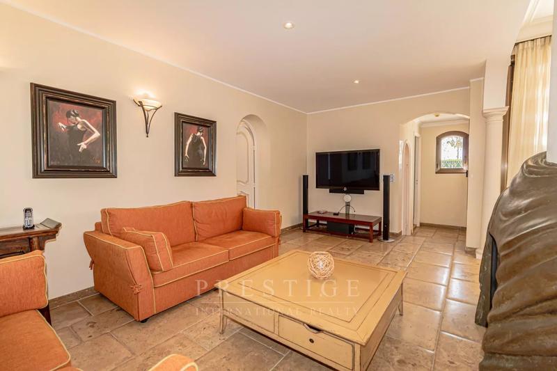 Maison - 347 m² - 7 pièces