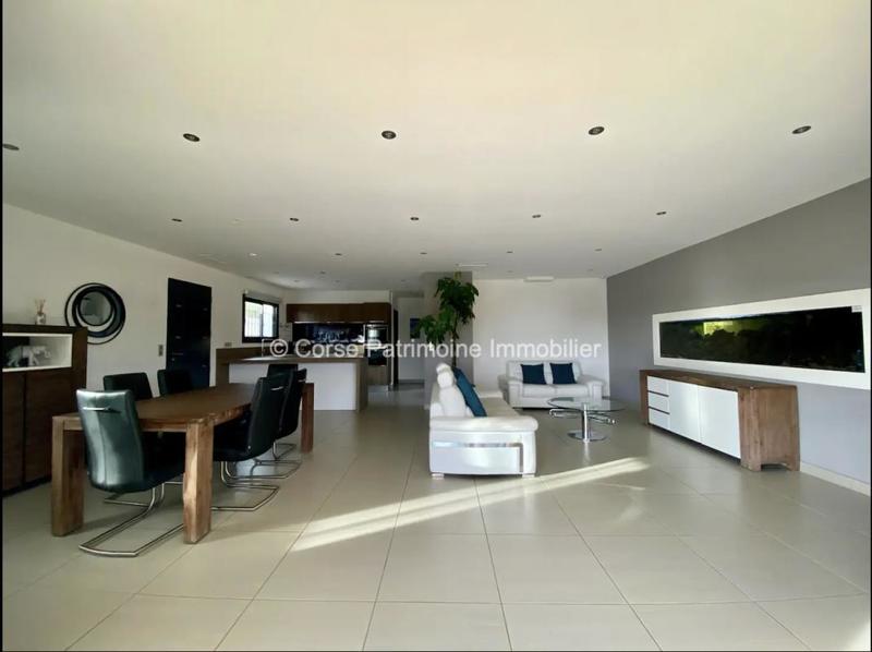 Villa - 210 m² - 6 pièces