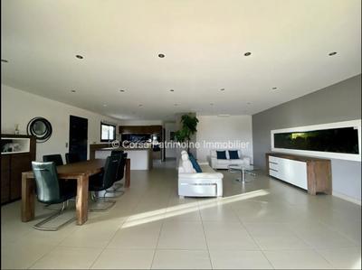 Villa - 210 m² - 6 pièces