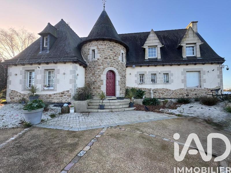 Maison - 217 m² - 7 pièces