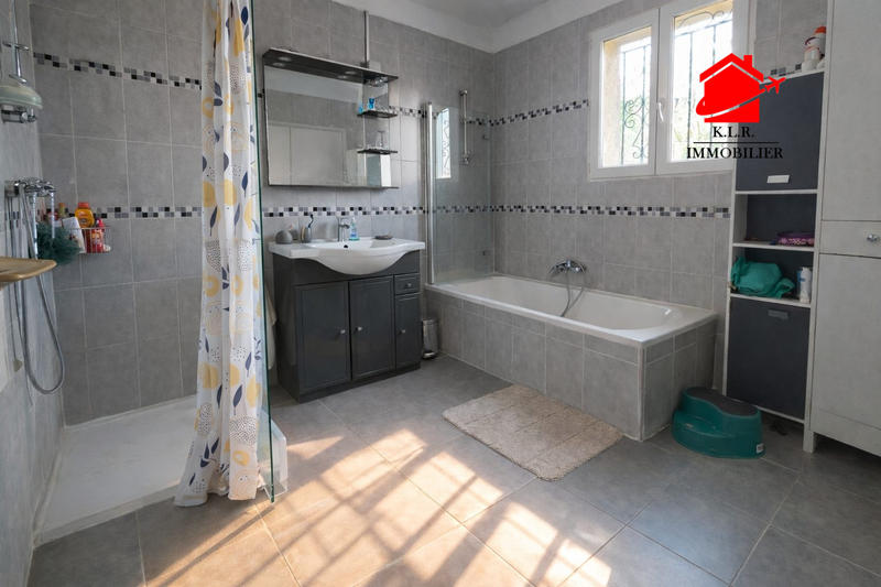 Maison - 200 m² - 8 pièces