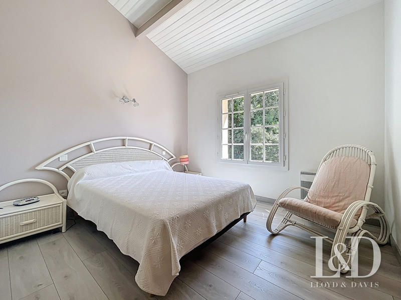 Maison contemporaine - 263 m² - 7 pièces