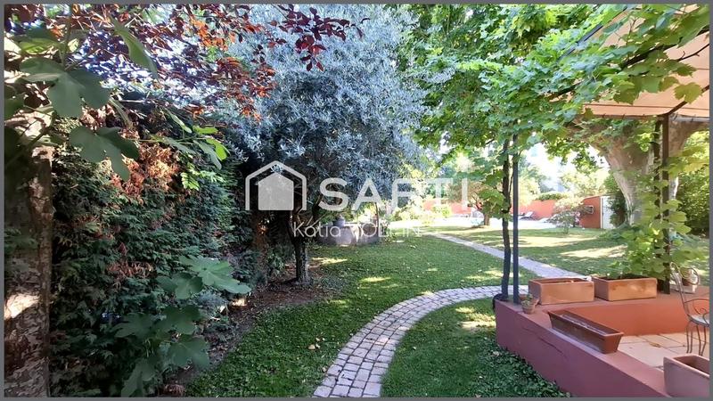 Maison - 208 m² - 7 pièces