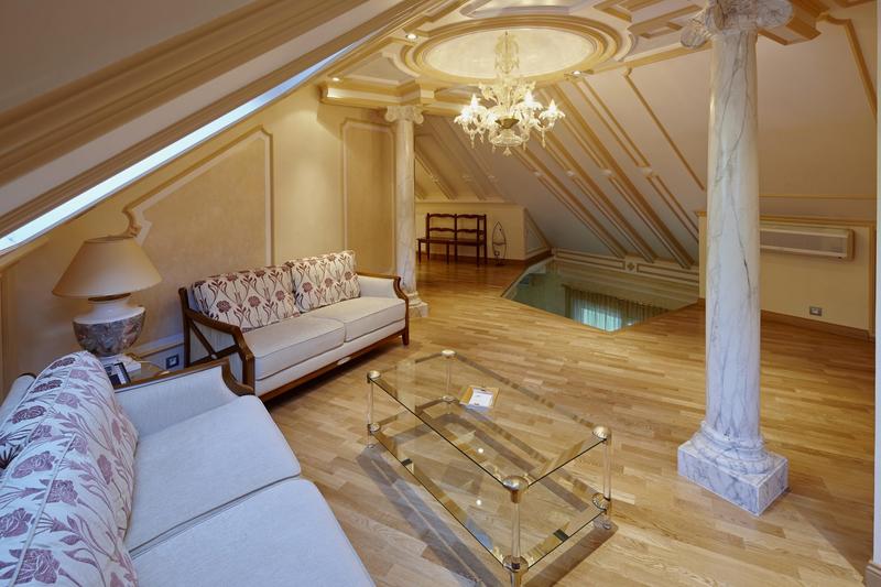 Maison - 296 m² - 10 pièces