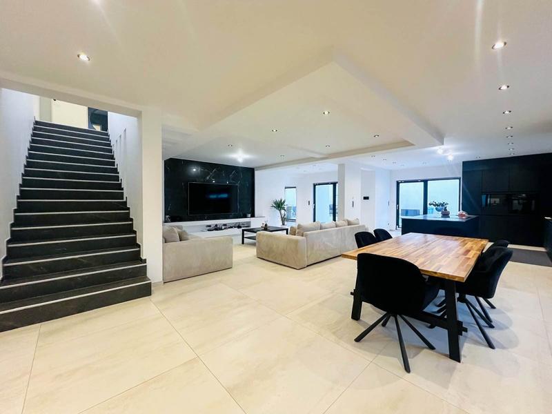 Maison contemporaine - 218 m² - 7 pièces