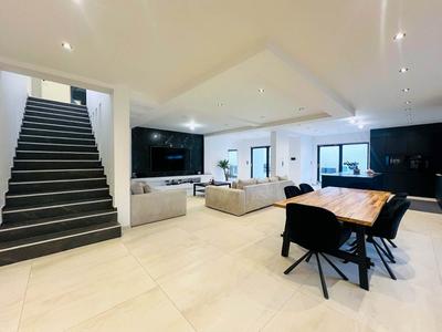 Maison contemporaine - 218 m² - 7 pièces