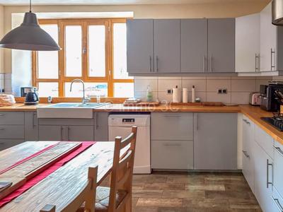 Maison - 190 m² - 6 pièces