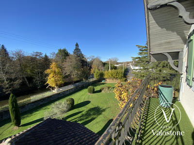 Maison traditionnelle - 285 m² - 10 pièces