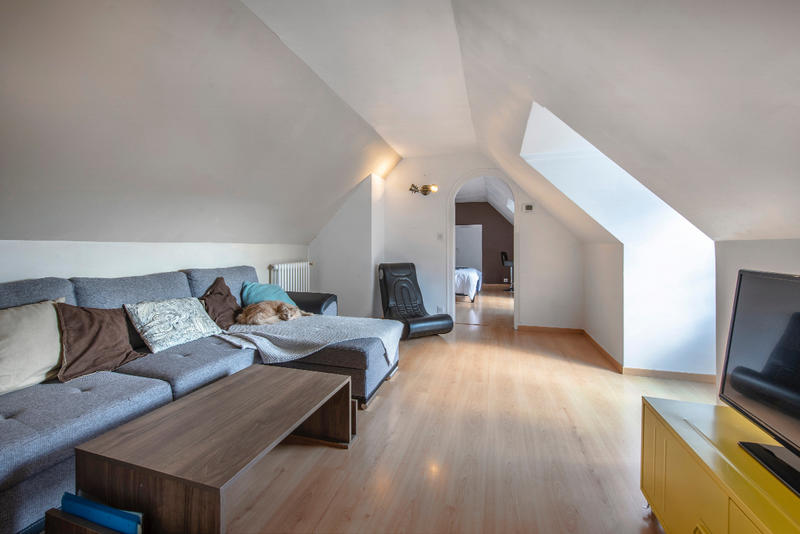 Maison - 266 m² - 9 pièces