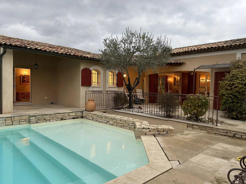 Maison - 250 m² - 6 pièces