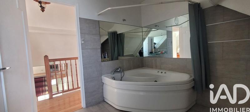 Maison - 221 m² - 6 pièces