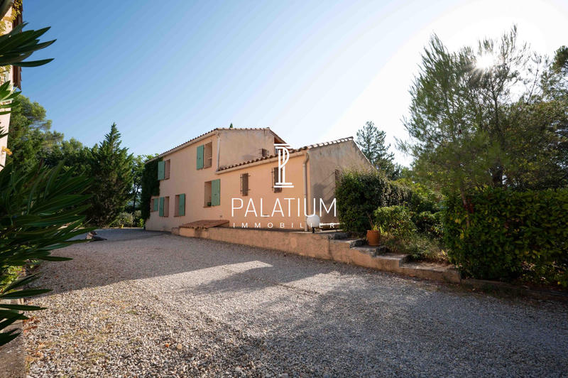 Villa - 252 m² - 6 pièces