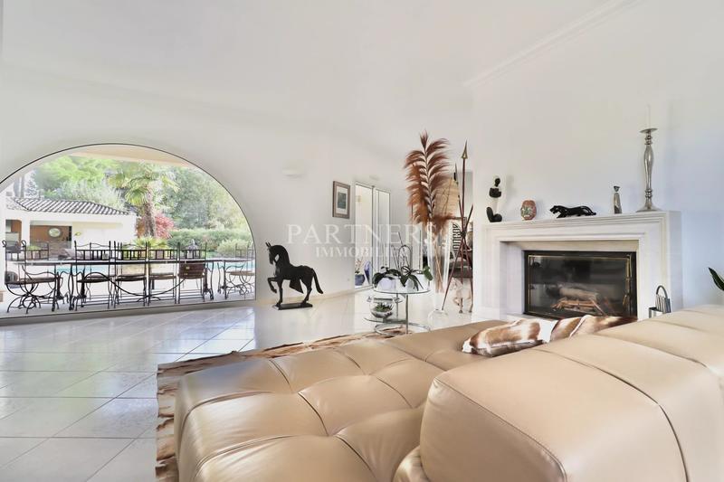 Maison - 320 m² - 8 pièces