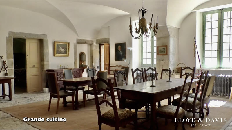 Château - 6 000 m² - 30 pièces