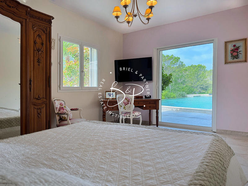 Maison - 244 m² - 7 pièces