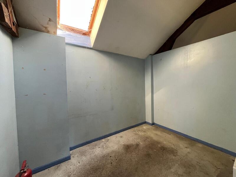 Local d'activités - 195 m²