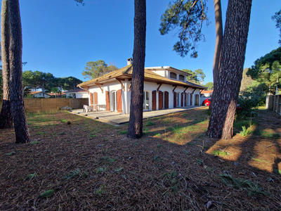 Maison - 230 m² - 7 pièces