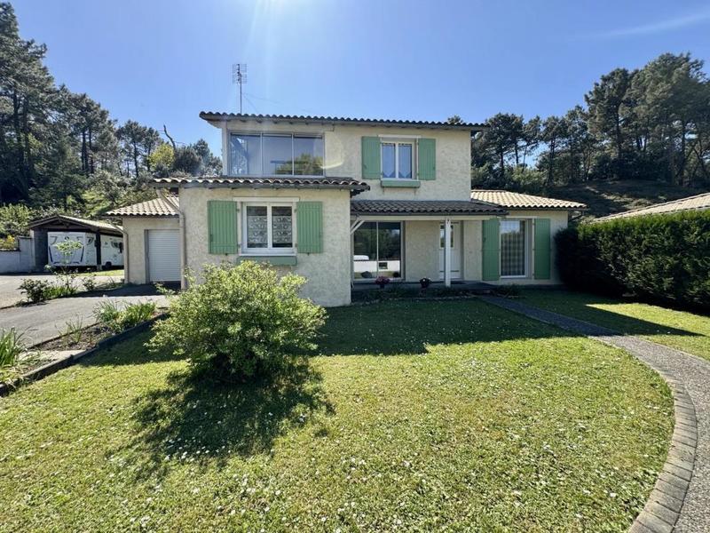 Maison - 163 m² - 6 pièces