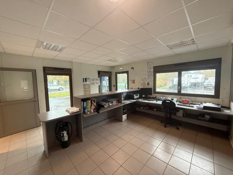 Local d'activités - 940 m²