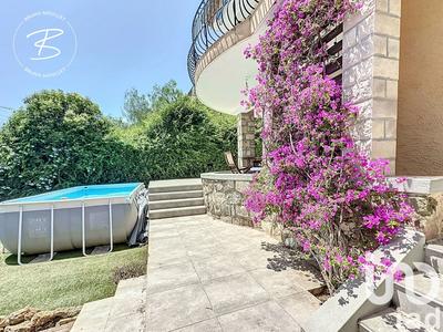 Maison - 180 m² - 9 pièces