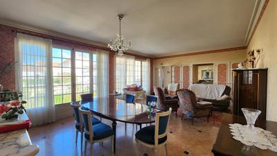 Maison - 312 m² - 12 pièces