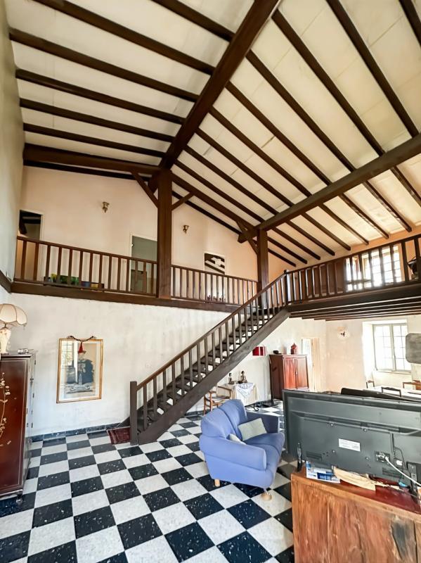 Maison - 400 m² - 15 pièces