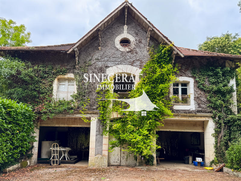 Château - 600 m² - 19 pièces