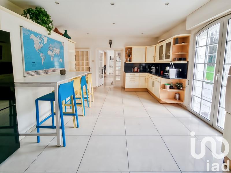 Maison - 230 m² - 9 pièces