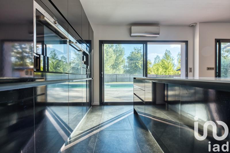 Maison - 171 m² - 7 pièces