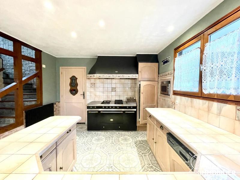 Maison - 218 m² - 8 pièces