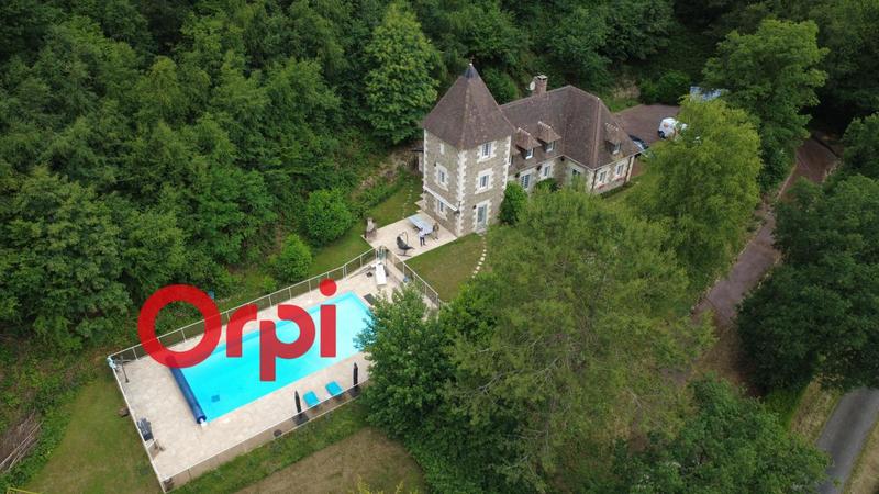 Maison - 225 m² - 8 pièces