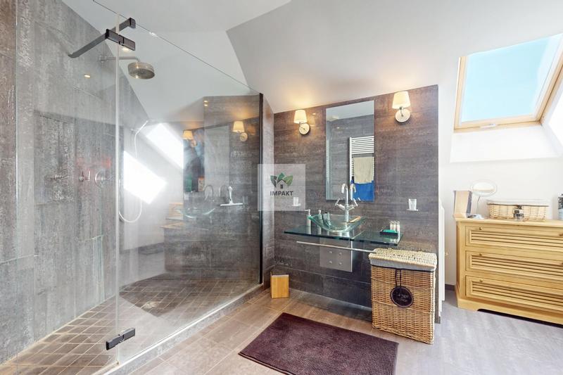 Maison contemporaine - 312 m² - 10 pièces